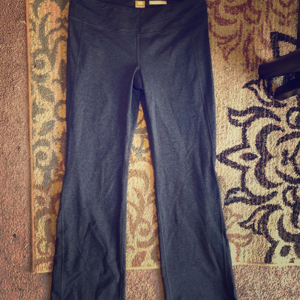 Women’s large Lucy hatha pants.